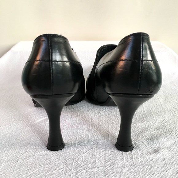 Stuart Weitzman Black Leather Pointy Toe Witchy Shoes w Side Buckles size 7 - Picture 7 of 8